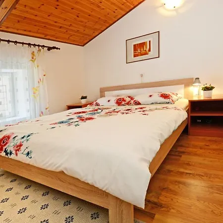 Rea & Deo Volente Porec