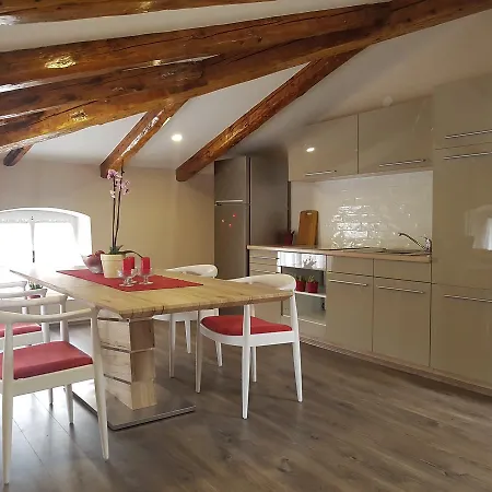 Rea & Deo Volente Apartment