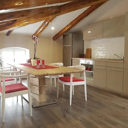 Rea & Deo Volente Apartment