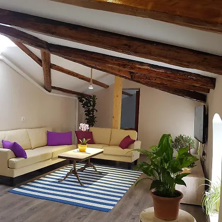 Rea & Deo Volente Porec