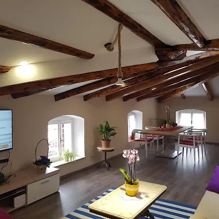 Rea & Deo Volente Apartment